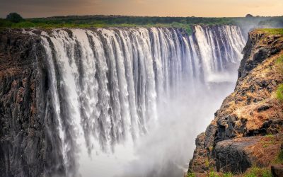 Victoria Falls: Experiencing the Smoke that Thunders 🌊🌈